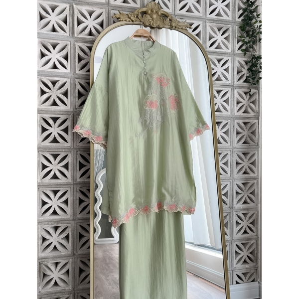 Eshal Kurung Set